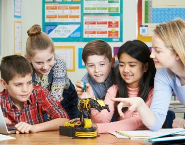 los rebots y drones en las aulas
