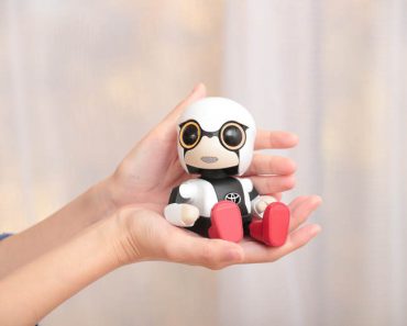 Toyota lanza Kirobo Mini, un pequeño robot para hacerte compañía